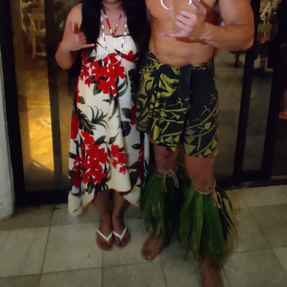 Red floral Hawaiian Luau dress - Picture 3 of 4